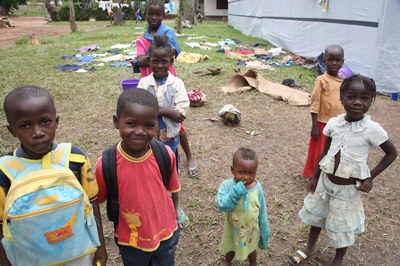 08) Enfants de déplacés recueillis à l'Eglise adventiste, 3 avril