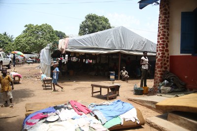 12) Campement de déplacés à l'Eglise évangélique des frères, 4 avril