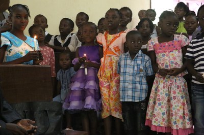 22) Choeur d'enfants lors du culte à l'EPCR, 6 avril