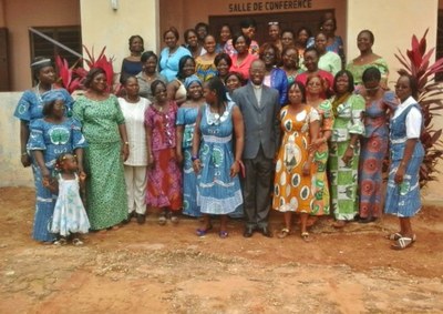 01) L'échange qui a lieu en ce moment à Porto Novo réunit 10 femmes de l'EPCR, 10 femmes de l'EPMB, 5 de l'EEPT et 5 de l'EMT