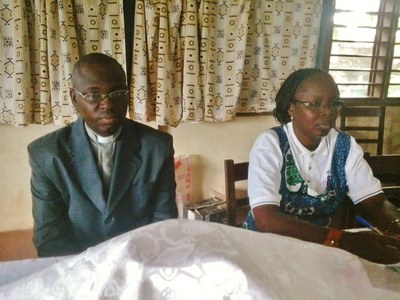 02) La rencontre qui se déroule du 22 septembre au 5 octobre 2014 au Centre Polyvalent d'Anavié a commencé par un culte célébré par le Pasteur Pascal HOUNNOU Président de la région de Porto Novo