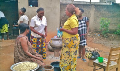 14) Les activités communes incluent des travaux de cuisine...