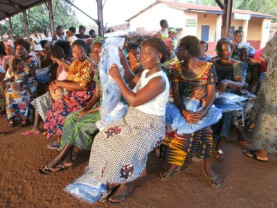 05) Le Programme vise à contribuer à l’édification d’une société plus juste, conviviale et plus humaine en luttant contre la pauvreté et en promouvant le développement économique, social et culturel.