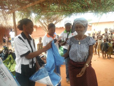 07) ... protéger l’environnement ; promouvoir la micro finance ; lutter contre les Infections Sexuellement Transmissibles et le SIDA, le paludisme et la tuberculose...