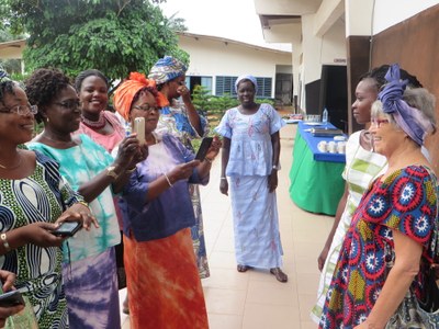 Annelise Maire se coiffe à l’africaine  (1)