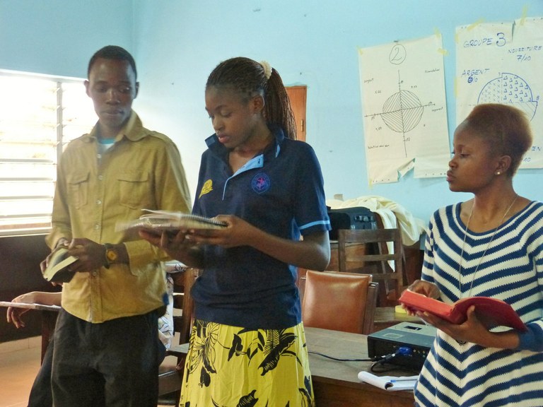 Bertha Luwizi Makanga de l'UCZ et Litsoanelo Masoebe de la LEC au séminaire Jeunesse Cevaa en 2014 à Porto Novo