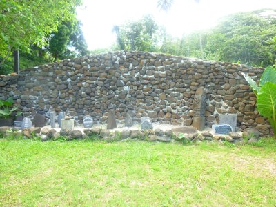 Pose de pierres du Centre de formation de Hurepiti en 2012